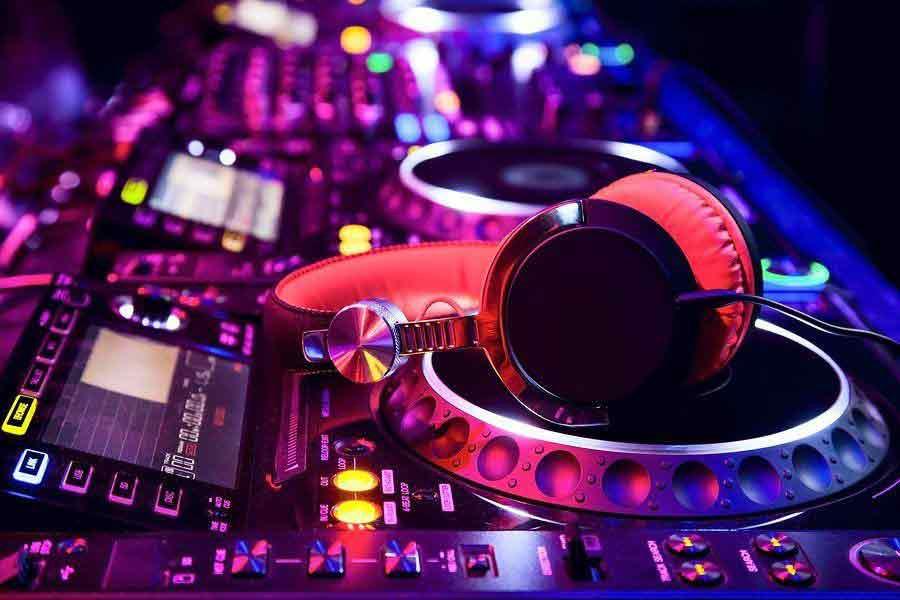 A Beginner’s Guide to Finding The Best DJ Headphones