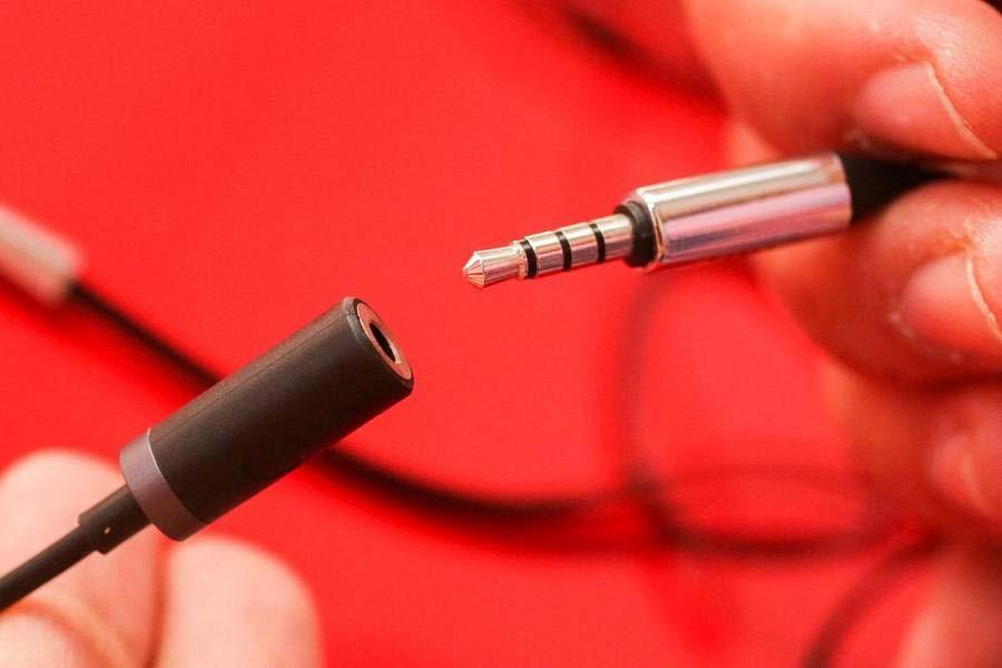 No Headphone Jack, Is This The Sign Of Problems Ahead?